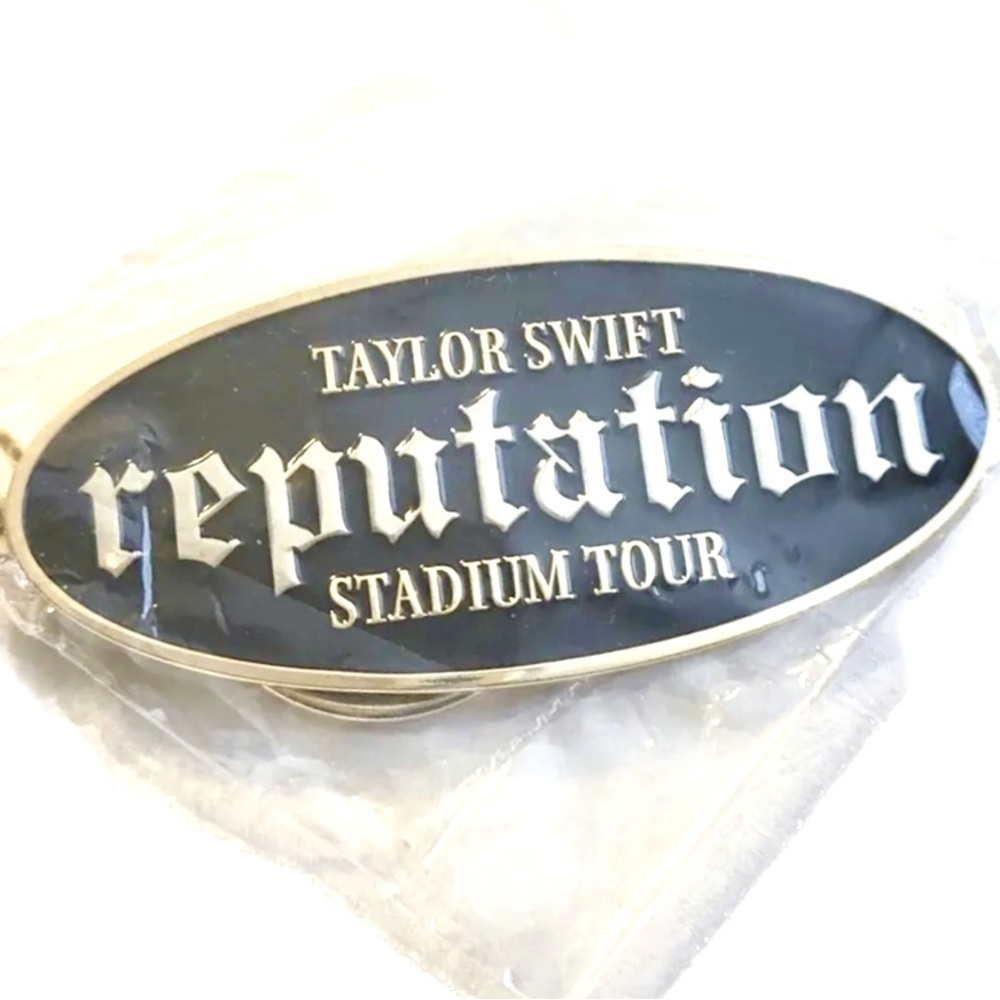 Taylor Swift Stadium Keychain RARE Reputation Tour Keychain NWT SOLD OUT THKX - Picture 4 of 4